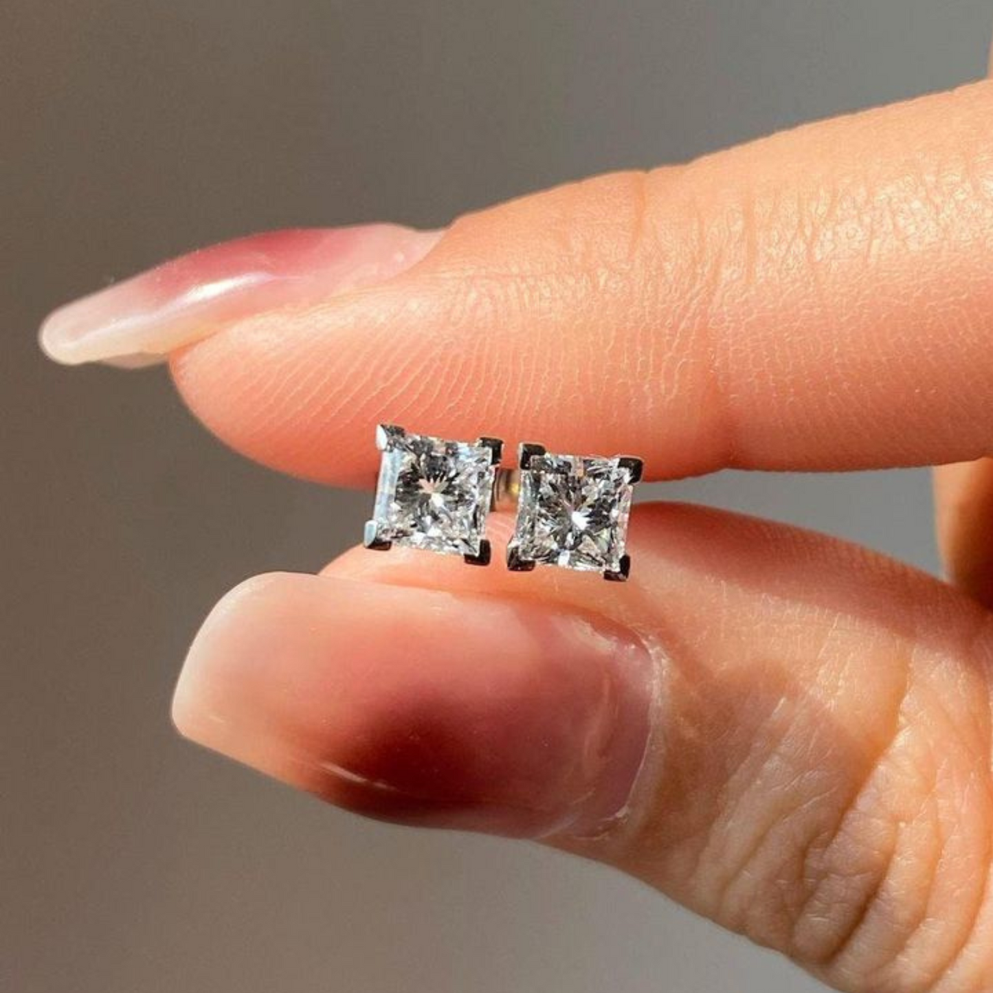 Yellow Gold Stud Earrings for Women and Girls
Diamond Earrings for Women Girls Beautiful Pair of Studs,Square Diamonds Earrings Great Choice for Every Occasion